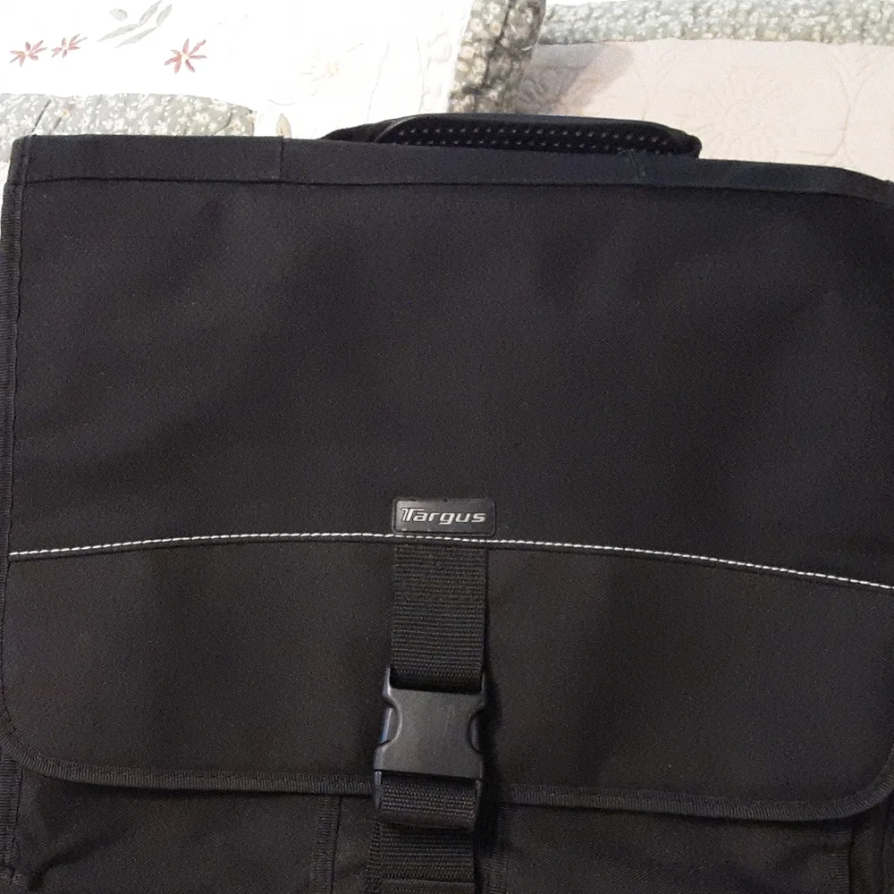 COPY - N/WITHOUT TAGS TARGUS 15.6